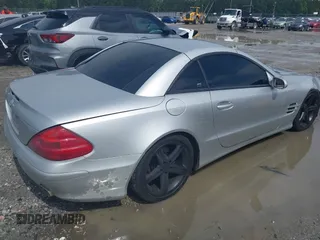 2004 Mercedes-Benz SL 500 z VIN WDBSK75F94F077444, wystawiony jako IAAI lot #42366519 z przebiegiem 181 413 mil mil oraz . Historia ofert i sprzedaży dostępna na DreamBid. Obrazek 4.