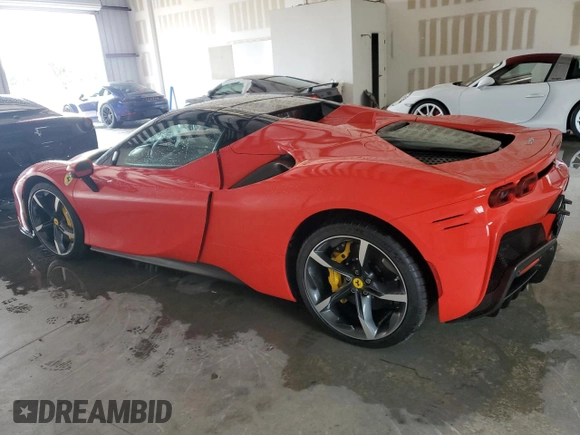2024 Ferrari SF90 z VIN ZFF96NMAXR0307213, wystawiony jako Copart lot #74306594 z przebiegiem Nie podano mil oraz Nie do naprawy. Historia ofert i sprzedaży dostępna na DreamBid. Obrazek 2.