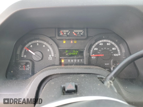 2013 Ford Econoline Cargo Commercial z VIN 1FTNE2EW4DDB22567, wystawiony jako Copart lot #54780235 z przebiegiem 104 060 mil mil oraz Czysty tytuł • Clean title. Historia ofert i sprzedaży dostępna na DreamBid. Obrazek 9.