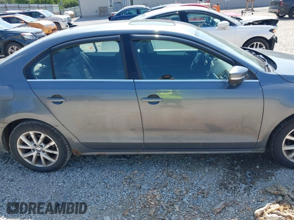 2013 Volkswagen Jetta SE with VIN 3VWDP7AJ9DM370201, listed as a IAAI auction lot 42562810 with 165,991 mi miles and . Bid and sale history available at DreamBid. Image 13.