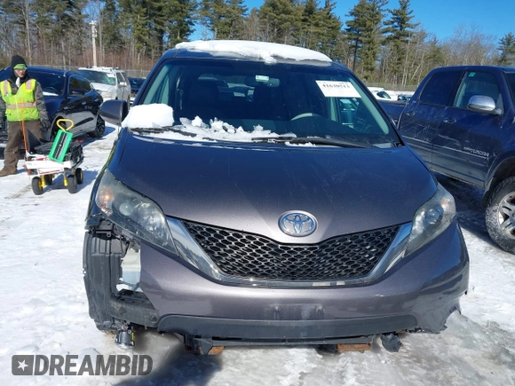 2012 Toyota Sienna SE with VIN 5TDXK3DC0CS233795, listed as a IAAI auction lot 41630513 with 102,766 mi miles. Bid and sale history available at carsss.com. Image 13.