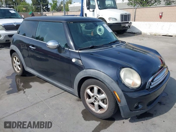 2009 MINI Cooper Hardtop with VIN WMWMF33589TW70400, listed as a IAAI auction lot 42055596 with 118,543 mi miles. Bid and sale history available at carsss.com. Image 1.