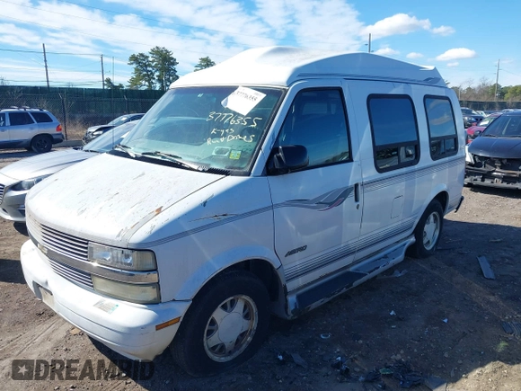 1995 Chevrolet Astro Cargo Van with VIN 1GBDM19W7SB261642, listed as a IAAI auction lot 38993802 with 137,524 mi miles. Bid and sale history available at carsss.com. Image 2.
