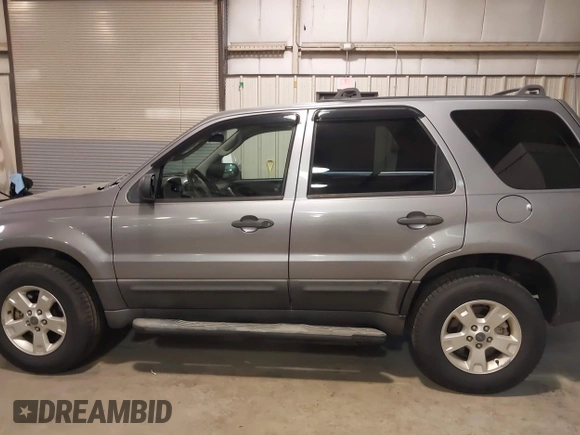 2007 Ford Escape XLT with VIN 1FMYU93167KB35526, listed as a IAAI auction lot 41364037 with 145,594 mi miles. Bid and sale history available at carsss.com. Image 14.
