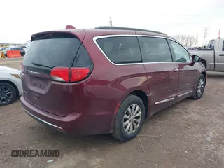 2017 Chrysler Pacifica Touring L z VIN 2C4RC1BG2HR535119, wystawiony jako IAAI lot #40891044 z przebiegiem 172 664 mil mil oraz . Historia ofert i sprzedaży dostępna na DreamBid. Obrazek 4.