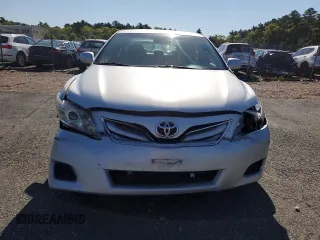 2010 Toyota Camry z VIN 4T1BF3EK8AU042859, wystawiony jako Copart lot #56377355 z przebiegiem 71 660 mil mil oraz Szkoda całkowita • Salvage title. Historia ofert i sprzedaży dostępna na DreamBid. Obrazek 5.