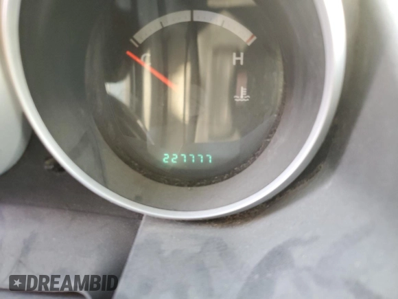 2008 Dodge Grand Caravan SE with VIN 2D8HN44H58R705763, listed as a Copart auction lot 48389925 with 227,777 mi miles and Salvage title. Bid and sale history available at DreamBid. Image 9.
