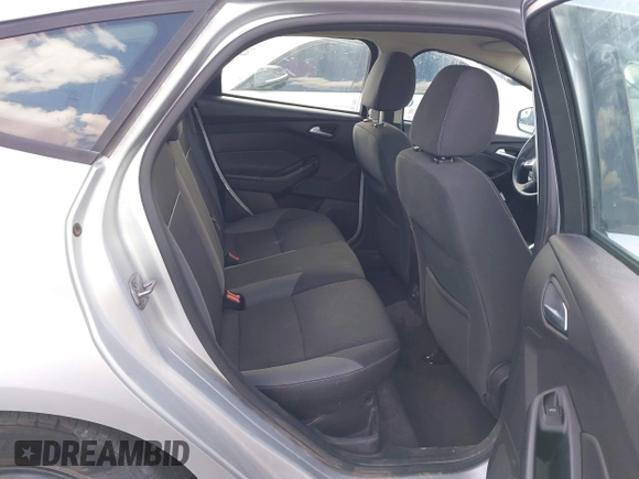 2014 Ford Focus SE z VIN 1FADP3K27EL113632, wystawiony jako IAAI lot #42271518 z przebiegiem 111 687 mil mil oraz . Historia ofert i sprzedaży dostępna na DreamBid. Obrazek 8.