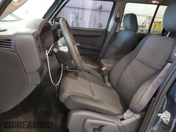 2008 Jeep Commander Sport with VIN 1J8HG48K88C180262, listed as a Copart auction lot 72258764 with 177,313 mi miles and Non Repairable. Bid and sale history available at carsss.com. Image 7.