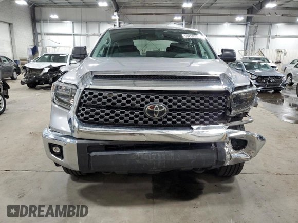 2018 Toyota Tundra SR5 z VIN 5TFDW5F1XJX768641, wystawiony jako Copart lot #53269535 z przebiegiem 55 862 mil mil oraz Szkoda całkowita • Salvage title. Historia ofert i sprzedaży dostępna na DreamBid. Obrazek 5.