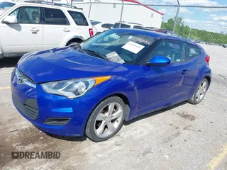 2012 Hyundai Veloster w/Gray Int z VIN KMHTC6AD3CU074501, wystawiony jako IAAI lot #42289456 z przebiegiem 94 303 mil mil oraz . Historia ofert i sprzedaży dostępna na DreamBid. Obrazek 2.