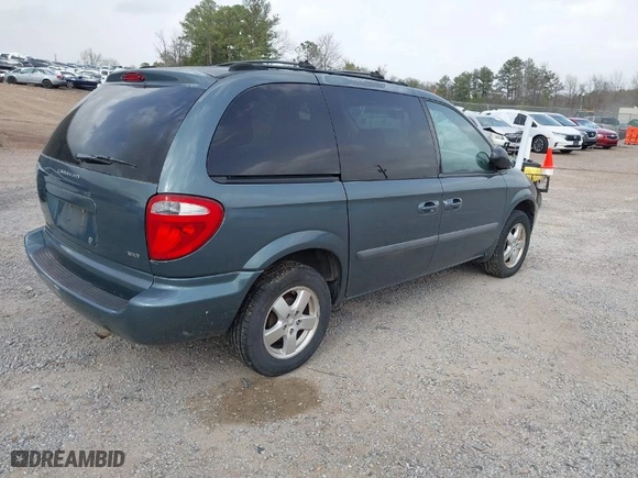 2005 Dodge Caravan SXT with VIN 1D4GP45R15B230816, listed as a IAAI auction lot 41827129 with 143,116 mi miles. Bid and sale history available at carsss.com. Image 4.
