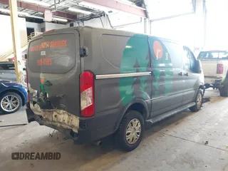 2020 Ford Transit Cargo z VIN 1FTBR1Y87LKA77794, wystawiony jako IAAI lot #41808611 z przebiegiem 70 047 mil mil oraz . Historia ofert i sprzedaży dostępna na DreamBid. Obrazek 4.