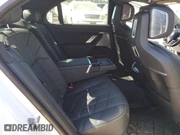 2023 BMW 7 Series 760i xDrive с VIN WBA33EJ06PCM56607, выставлен на аукционе Copart как лот 47292025 с пробегом 24 064 миль миль и Списание • Salvage title. История ставок и продаж доступна на DreamBid. Изображение 10.