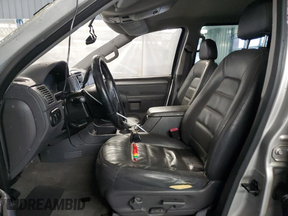 2003 Ford Explorer XLT z VIN 1FMZU63K53ZB32923, wystawiony jako Copart lot #41685045 z przebiegiem 140 488 mil mil oraz Szkoda całkowita • Salvage title. Historia ofert i sprzedaży dostępna na DreamBid. Obrazek 7.