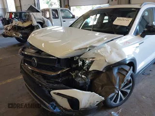 2022 Volkswagen Taos SE z VIN 3VVLX7B20NM064027, wystawiony jako IAAI lot #40429741 z przebiegiem 31 290 mil mil oraz . Historia ofert i sprzedaży dostępna na DreamBid. Obrazek 6.