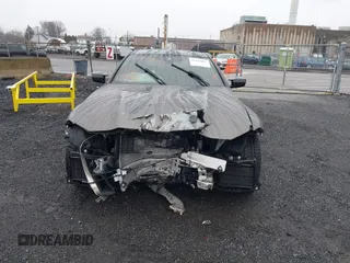 2023 BMW 4 Series z VIN WBS63AZ00PCL29096, wystawiony jako IAAI lot #41944007 z przebiegiem 2 988 mil mil oraz . Historia ofert i sprzedaży dostępna na DreamBid. Obrazek 6.