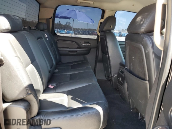 2008 GMC Sierra Denali z VIN 2GTEC638481135144, wystawiony jako Copart lot #70402884 z przebiegiem 211 510 mil mil oraz Czysty tytuł • Clean title. Historia ofert i sprzedaży dostępna na DreamBid. Obrazek 10.