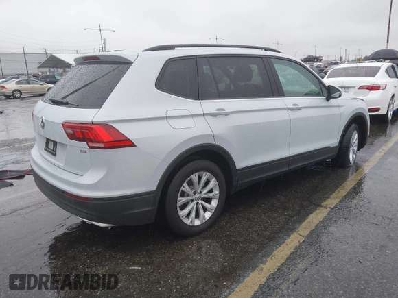 2018 Volkswagen Tiguan S z VIN 3VV1B7AX4JM121567, wystawiony jako IAAI lot #41581113 z przebiegiem Nie podano mil oraz . Historia ofert i sprzedaży dostępna na DreamBid. Obrazek 4.