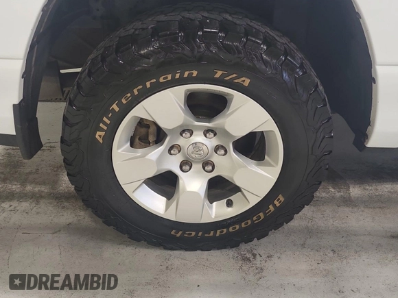 2021 Ram 1500 Big Horn z VIN 1C6SRFMT1MN714659, wystawiony jako IAAI lot #42521058 z przebiegiem 126 678 mil mil oraz . Historia ofert i sprzedaży dostępna na DreamBid. Obrazek 32.
