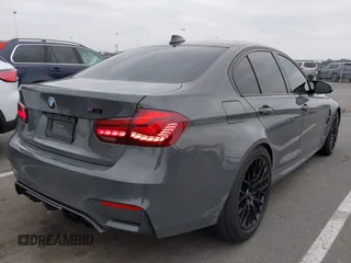 2018 BMW M3 z VIN WBS8M9C54J5K99251, wystawiony jako IAAI lot #38433789 z przebiegiem 41 081 mil mil oraz . Historia ofert i sprzedaży dostępna na DreamBid. Obrazek 4.