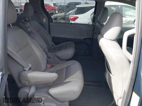 2017 Toyota Sienna XLE Auto Access Seat with VIN 5TDYZ3DC1HS888393, listed as a IAAI auction lot 41572093 with 95,290 mi miles. Bid and sale history available at carsss.com. Image 8.