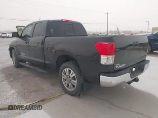2013 Toyota Tundra z VIN 5TFRM5F19DX063197, wystawiony jako IAAI lot #41799886 z przebiegiem 351 859 mil mil oraz . Historia ofert i sprzedaży dostępna na DreamBid. Obrazek 3.