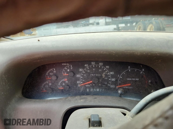 2001 Ford F-350 XL with VIN 1FTWW32F11EB16761, listed as a Copart auction lot 62511635 with 257,065 mi miles and Salvage title. Bid and sale history available at DreamBid. Image 9.