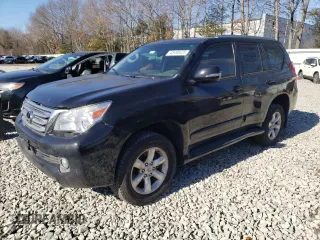 2013 Lexus GX 460 z VIN JTJBM7FX1D5055718, wystawiony jako Copart lot #48498425 z przebiegiem 149 227 mil mil oraz Czysty tytuł • Clean title. Historia ofert i sprzedaży dostępna na DreamBid. Obrazek 1.