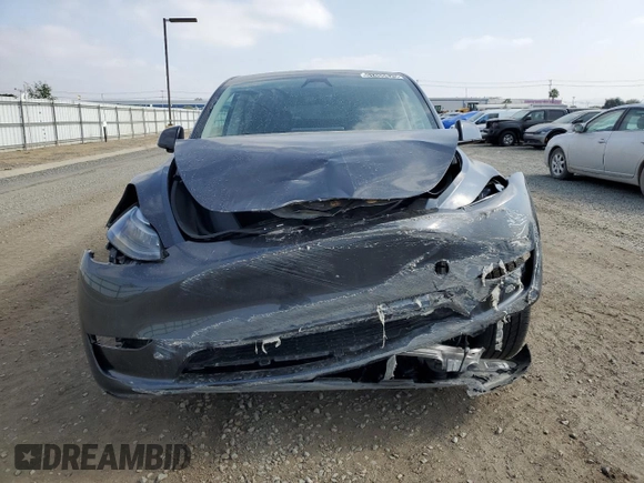 2024 Tesla Model Y z VIN 7SAYGDED4RF126610, wystawiony jako Copart lot #61455825 z przebiegiem 19 049 mil mil oraz Czysty tytuł • Clean title. Historia ofert i sprzedaży dostępna na DreamBid. Obrazek 5.