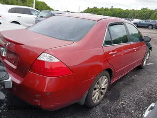 2007 Honda Accord LX SE z VIN 1HGCM56337A204233, wystawiony jako IAAI lot #42306130 z przebiegiem 240 178 mil mil oraz . Historia ofert i sprzedaży dostępna na DreamBid. Obrazek 4.