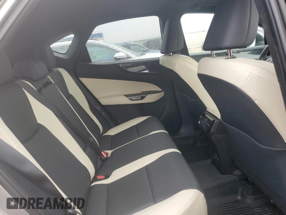 2024 Lexus NX 350 Premium z VIN 2T2GGCEZ2RC045247, wystawiony jako Copart lot #61401805 z przebiegiem 11 271 mil mil oraz Szkoda całkowita • Salvage title. Historia ofert i sprzedaży dostępna na DreamBid. Obrazek 11.