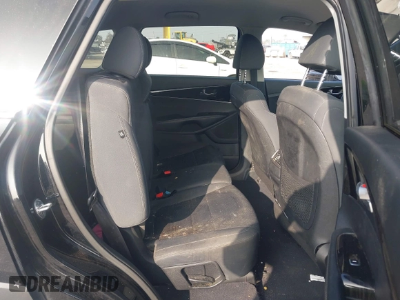 2019 Kia Sorento LX with VIN 5XYPG4A30KG583001, listed as a IAAI auction lot 41225400 with 77,881 mi miles. Bid and sale history available at carsss.com. Image 8.