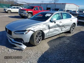 2018 Volvo S90 Momentum with VIN LVY982AKXJP019409, listed as a IAAI auction lot 41462054 with 99,374 mi miles. Bid and sale history available at carsss.com. Image 17.