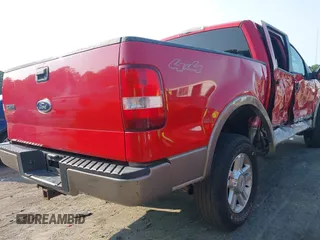 2004 Ford F-150 XLT z VIN 1FTPW14534KD79126, wystawiony jako IAAI lot #42388904 z przebiegiem 223 543 mil mil oraz . Historia ofert i sprzedaży dostępna na DreamBid. Obrazek 4.