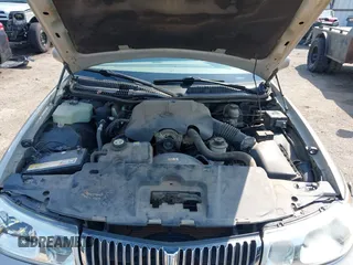 2002 Lincoln Town Car Executive z VIN 1LNHM81W12Y620302, wystawiony jako IAAI lot #41952738 z przebiegiem 83 062 mil mil oraz . Historia ofert i sprzedaży dostępna na DreamBid. Obrazek 10.