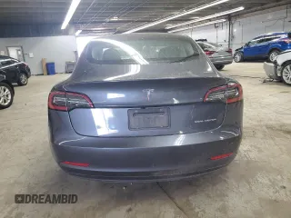 2021 Tesla Model 3 Long Range z VIN 5YJ3E1EB3MF848122, wystawiony jako Copart lot #56423005 z przebiegiem 57 619 mil mil oraz Szkoda całkowita • Salvage title. Historia ofert i sprzedaży dostępna na DreamBid. Obrazek 6.