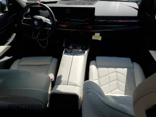 2024 BMW i5 M60 z VIN WBY43FK09RCR58587, wystawiony jako Copart lot #67396684 z przebiegiem 387 mil mil oraz Szkody całkowita. Historia ofert i sprzedaży dostępna na DreamBid. Obrazek 8.
