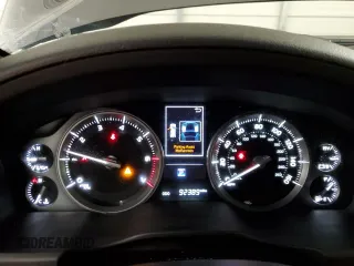 2017 Toyota Land Cruiser z VIN JTMCY7AJ7H4058200, wystawiony jako Copart lot #56744945 z przebiegiem 92 389 mil mil oraz Szkody całkowita. Historia ofert i sprzedaży dostępna na DreamBid. Obrazek 9.