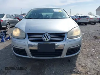 2009 Volkswagen Jetta Sedan SE with VIN 3VWRM71K59M131257, listed as a IAAI auction lot 41921694 with 190,389 mi miles. Bid and sale history available at carsss.com. Image 12.