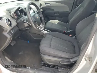 2015 Chevrolet Sonic LT z VIN 1G1JC5SHXF4108194, wystawiony jako Copart lot #54174955 z przebiegiem 146 443 mil mil oraz Szkoda całkowita • Salvage title. Historia ofert i sprzedaży dostępna na DreamBid. Obrazek 7.