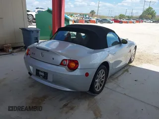 2004 BMW Z4 2.5i with VIN 4USBT33454LS48551, listed as a IAAI auction lot 42160622 with 139,752 mi miles and . Bid and sale history available at DreamBid. Image 4.