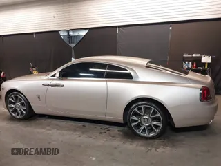 2019 Rolls-Royce Wraith z VIN SCA665C53KUX87266, wystawiony jako IAAI lot #41918222 z przebiegiem 42 388 mil mil oraz . Historia ofert i sprzedaży dostępna na DreamBid. Obrazek 14.
