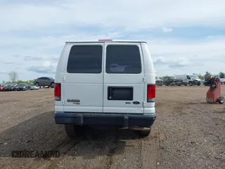 2011 Ford Econoline Cargo Commercial z VIN 1FTNE2EW0BDA56676, wystawiony jako IAAI lot #42215010 z przebiegiem 179 752 mil mil oraz . Historia ofert i sprzedaży dostępna na DreamBid. Obrazek 15.