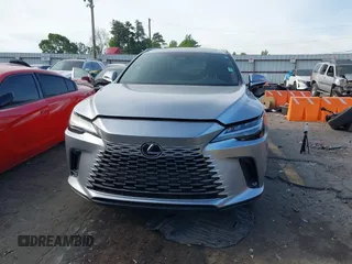 2024 Lexus RX 350 z VIN 2T2BAMBA4RC050076, wystawiony jako IAAI lot #42056995 z przebiegiem 3923 mil mil oraz . Historia ofert i sprzedaży dostępna na DreamBid. Obrazek 12.