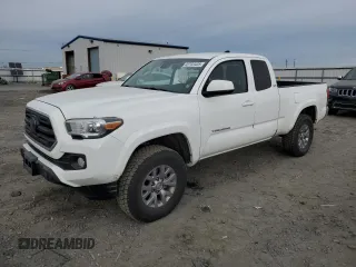2018 Toyota Tacoma SR z VIN 5TFSX5EN3JX059655, wystawiony jako Copart lot #42702435 z przebiegiem 44 552 mil mil oraz Szkoda całkowita • Salvage title. Historia ofert i sprzedaży dostępna na DreamBid. Obrazek 1.