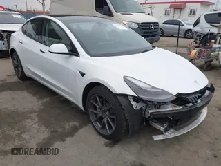 2023 Tesla Model 3 z VIN 5YJ3E1EA9PF576588, wystawiony jako IAAI lot #42156826 z przebiegiem 12 349 mil mil oraz . Historia ofert i sprzedaży dostępna na DreamBid. Obrazek 1.