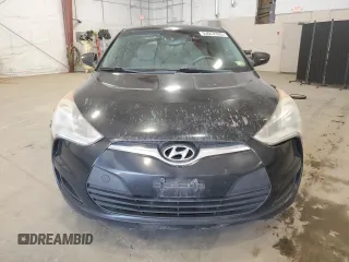 2012 Hyundai Veloster w/Black Int z VIN KMHTC6AD6CU043856, wystawiony jako Copart lot #53052335 z przebiegiem 170 035 mil mil oraz Czysty tytuł • Clean title. Historia ofert i sprzedaży dostępna na DreamBid. Obrazek 5.