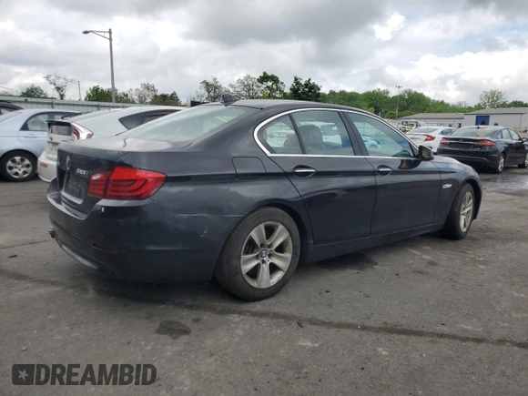 2013 BMW 5 Series 528i xDrive z VIN WBAXH5C57DD111555, wystawiony jako Copart lot #57284575 z przebiegiem 145 947 mil mil oraz Tytuł czysty. Historia ofert i sprzedaży dostępna na DreamBid. Obrazek 3.