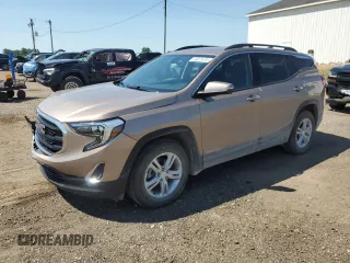 2019 GMC Terrain SLE z VIN 3GKALTEVXKL127821, wystawiony jako Copart lot #63076195 z przebiegiem 52 087 mil mil oraz Czysty tytuł • Clean title. Historia ofert i sprzedaży dostępna na DreamBid. Obrazek 1.